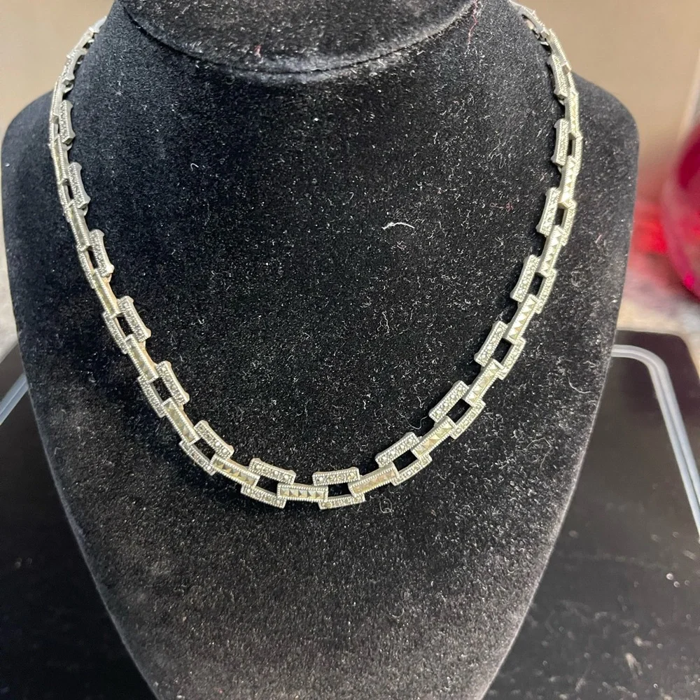 Elegant Sterling Silver 14” Marcasite Tank Track Design Necklace. - Picture 7 of 11